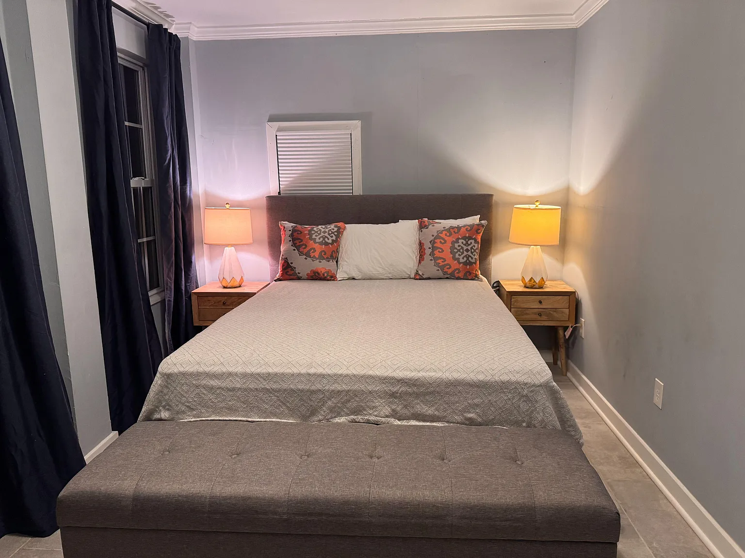 3 bed, 1.0 bath, 800 sqft, $1,139 — Photo 1