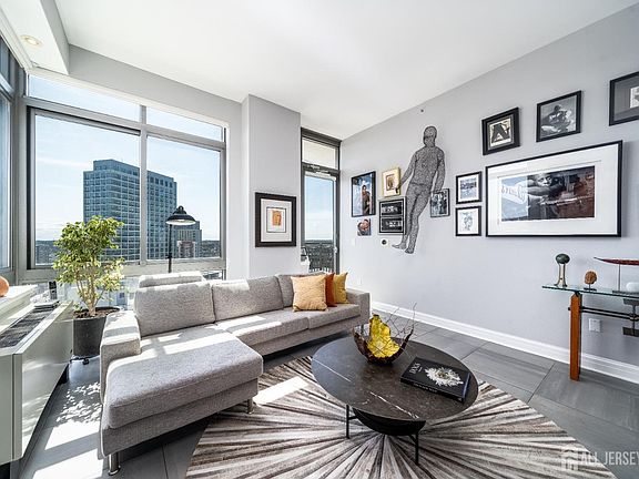 5th image of 1 Spring St Unit 1502