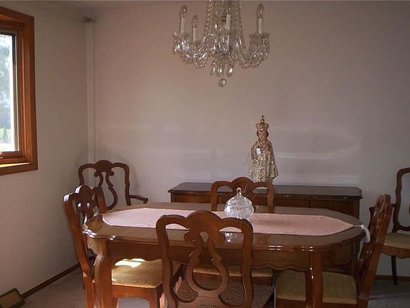 5th image of 16 Eileen Ct