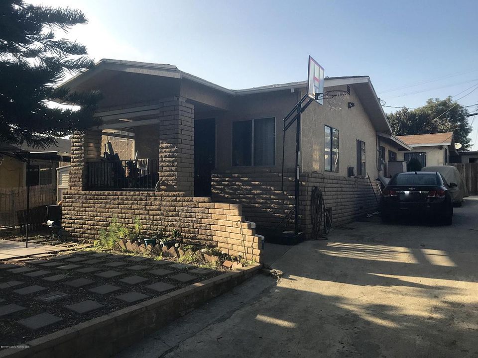 1st image of 3033 Chaucer St