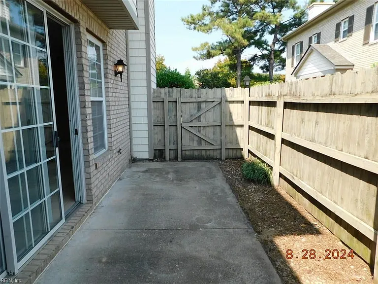 2381 Wessington Dr — Photo 16