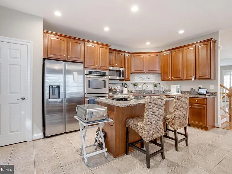 8320 Dockray Ct — Photo 2