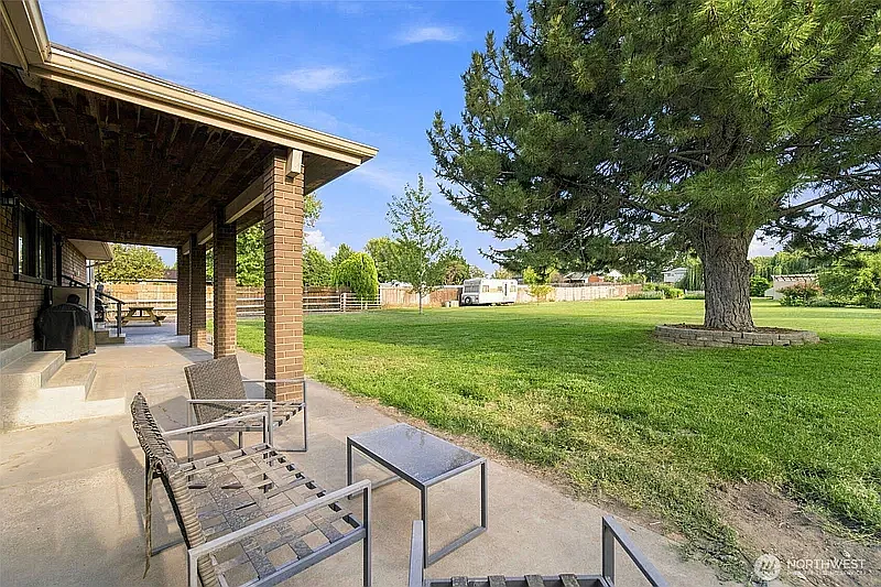 5 bed, 3314 sqft, $3,500 — Photo 2