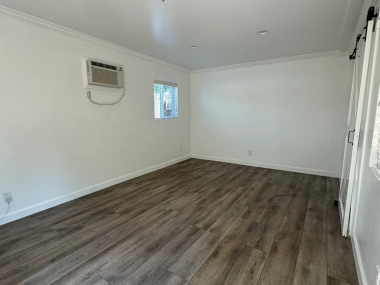 236 E Neece St — Photo 10
