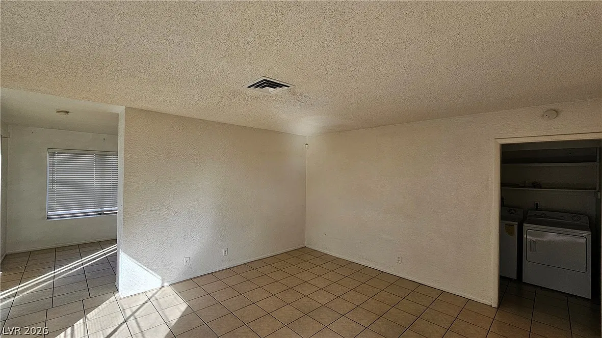 3 bed, 2.0 bath, 1024 sqft, $1,450 — Photo 3