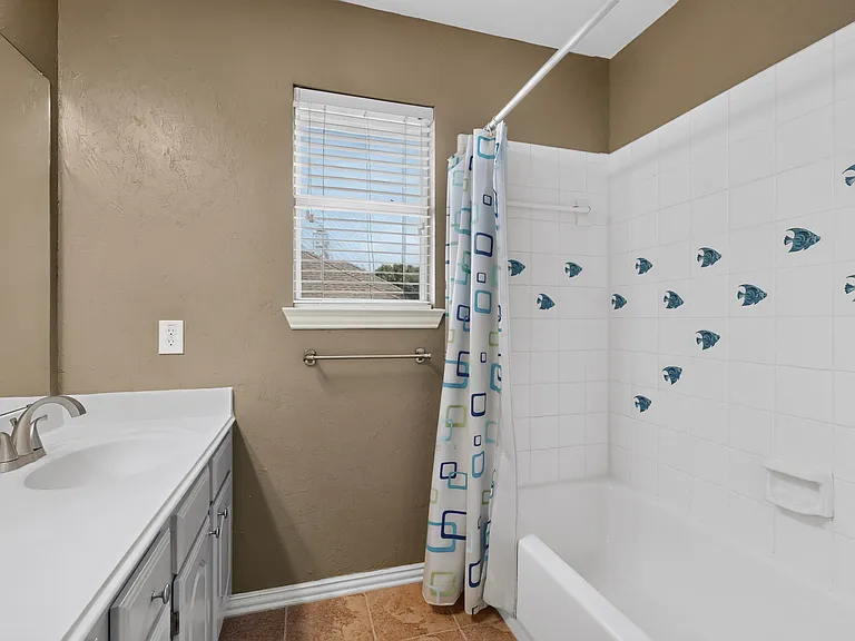 1812 Meadow Ridge Dr — Photo 10