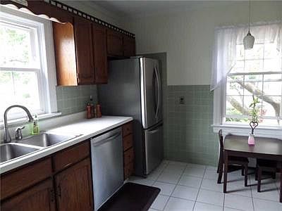 4th image of 325 Greenhurst Dr
