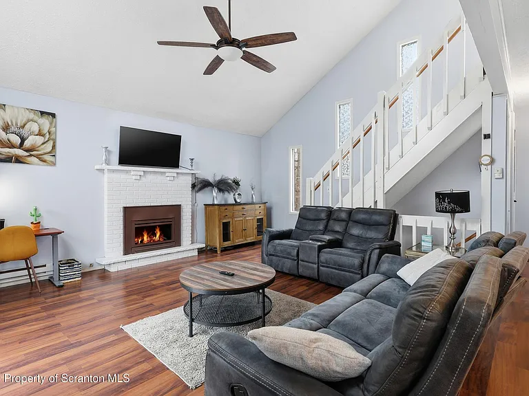 1379 Winding Way — Photo 8