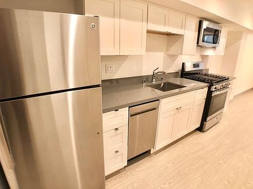 3rd image of 2506 Folsom St #D