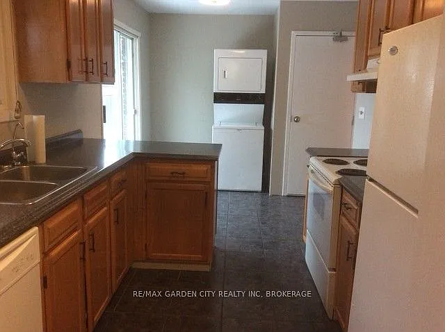 43 Dunvegan Rd #UPPER — Photo 6
