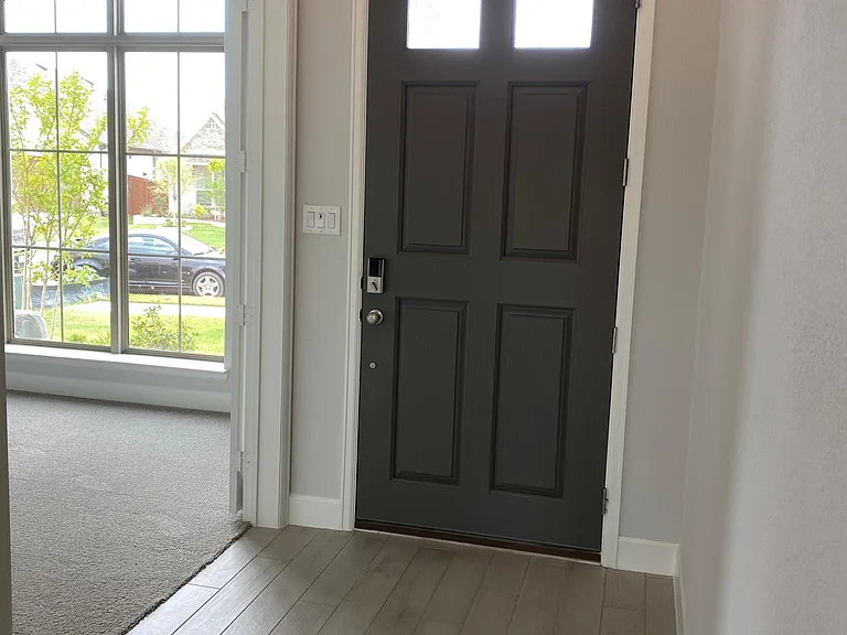 1702 Swayback Ln — Photo 4
