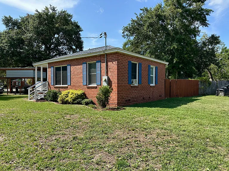 200 Brown Rd — Photo 2