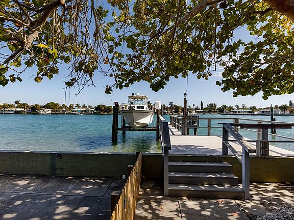 4th image of 8151 Bayshore Dr