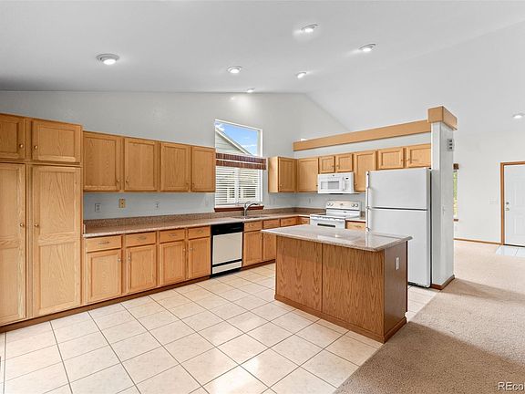 3rd image of 2154 S Waco Street