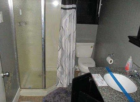 4th image of 215 W Thomas St