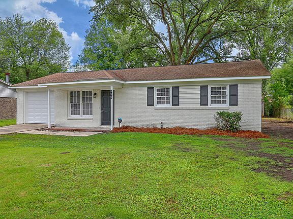3rd image of 225 Sprucewood Dr