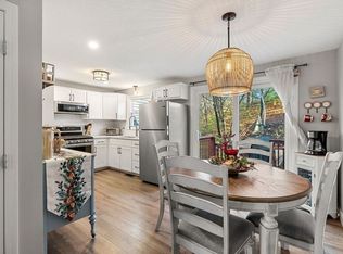 33 Merrimack Meadows Ln, Tewksbury, MA 01876
