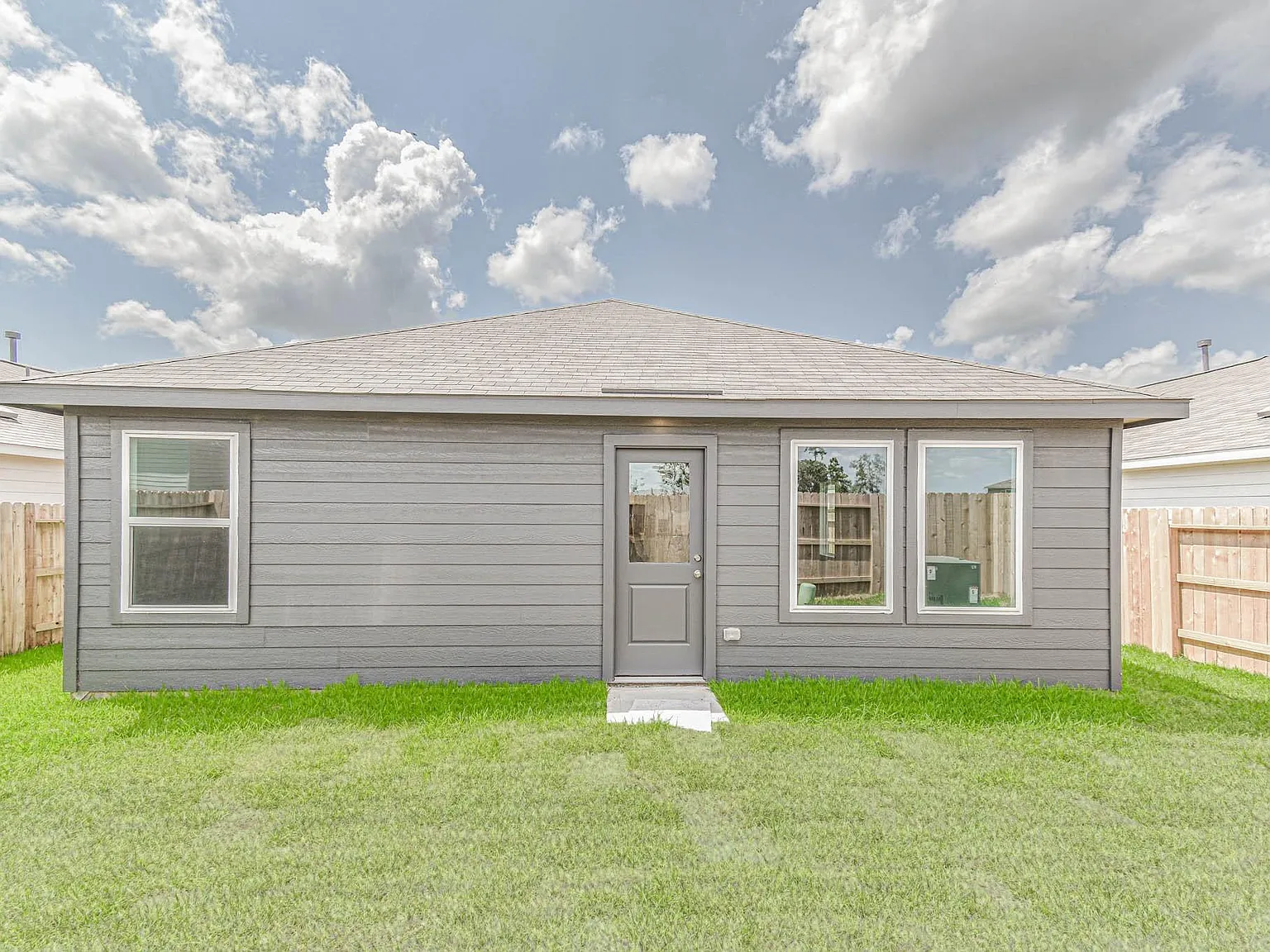 4 bed, 2.0 bath, 1607 sqft, $1,900 — Photo 4