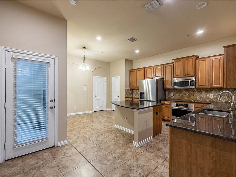 8704 Iron Horse Dr — Photo 6