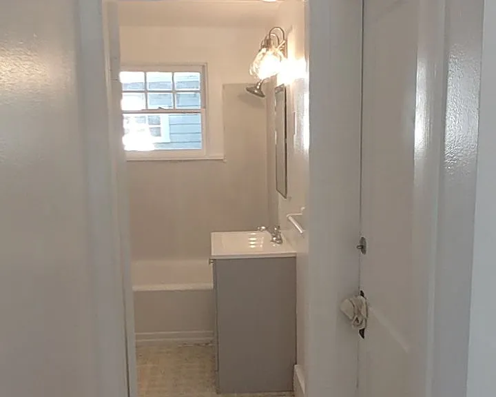 214 E 11th St #1 — Photo 10