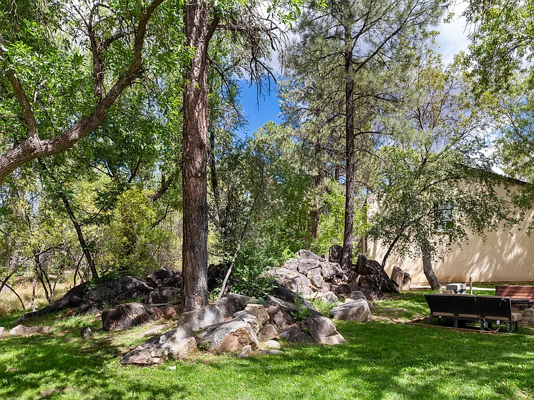 355 Country Club Circle — Photo 40