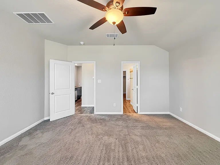 401 Utica Way — Photo 14
