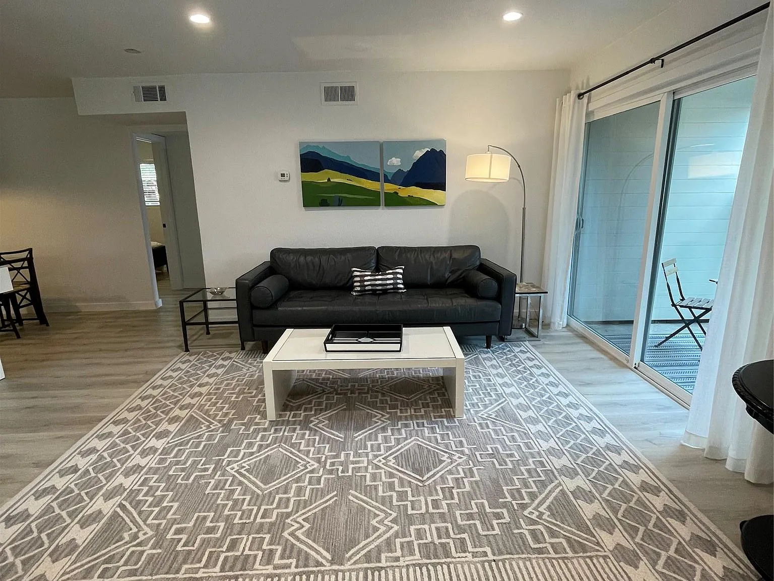 2 bed, 1.0 bath, 1050 sqft, $2,375 — Photo 1