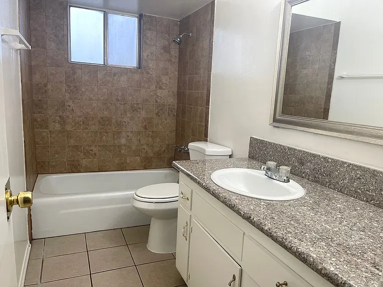 3600 N. Chester Ave. — Photo 8
