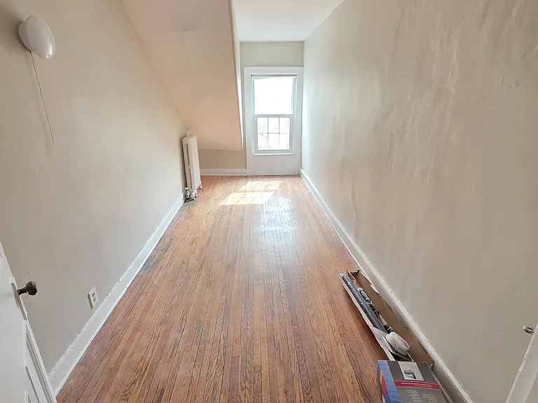 207 William St #5 — Photo 8