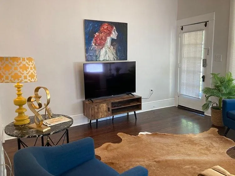 1 bed, 900 sqft, $1,950 — Photo 3