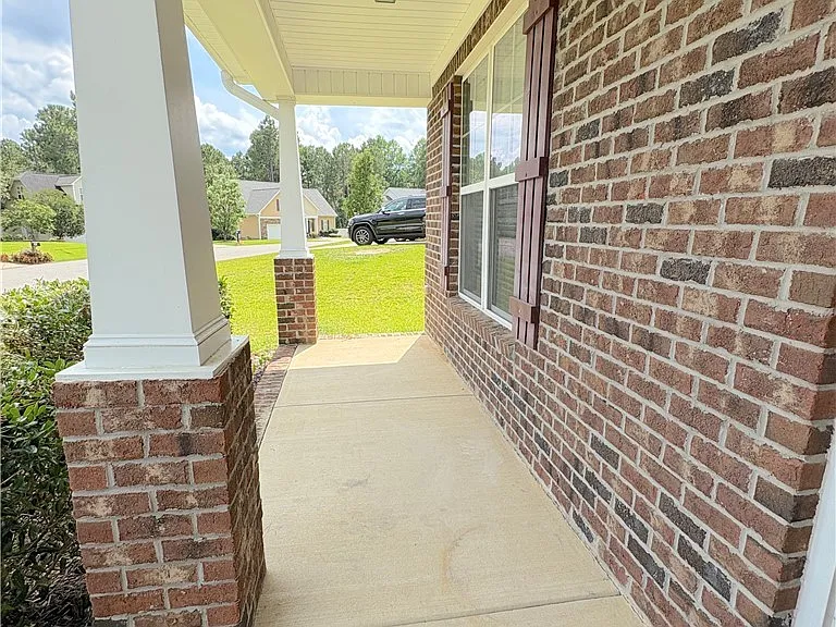 260 Trenton Pl — Photo 2