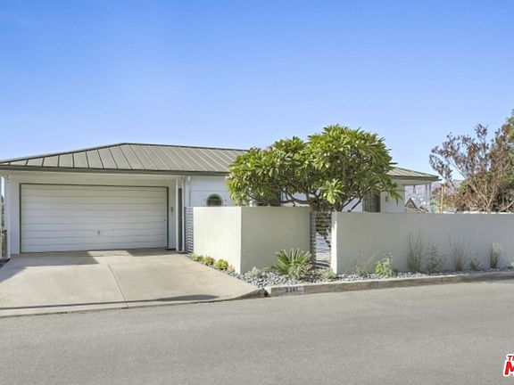 2nd image of 2241 Micheltorena St