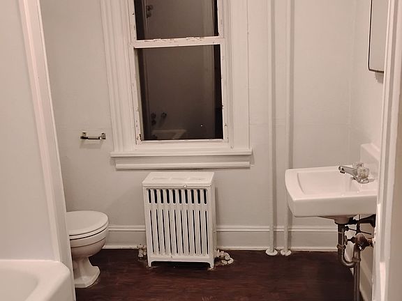 5th image of 509 W Green St