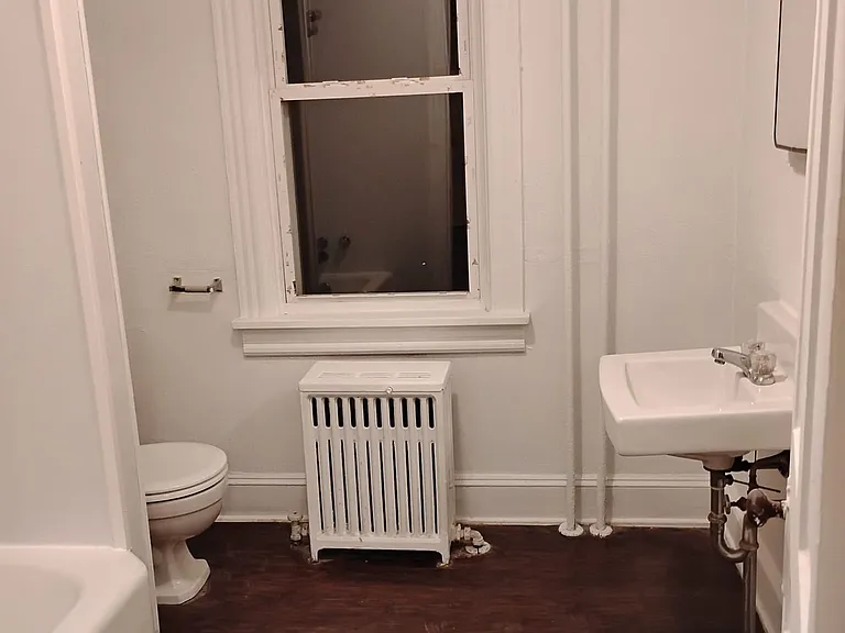 509 W Green St — Photo 5