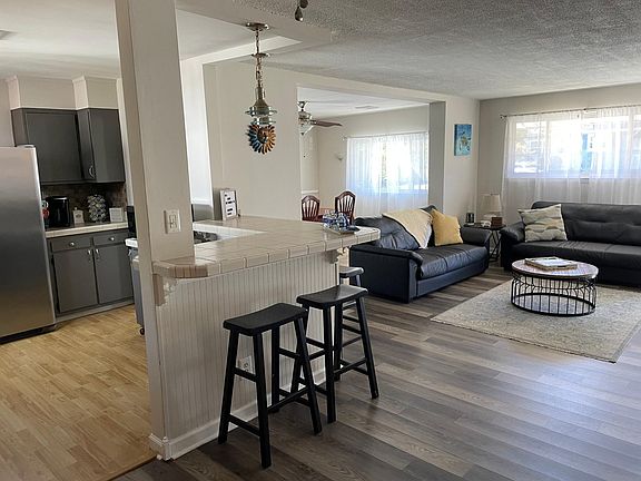 4th image of 1932 Parkview Ave