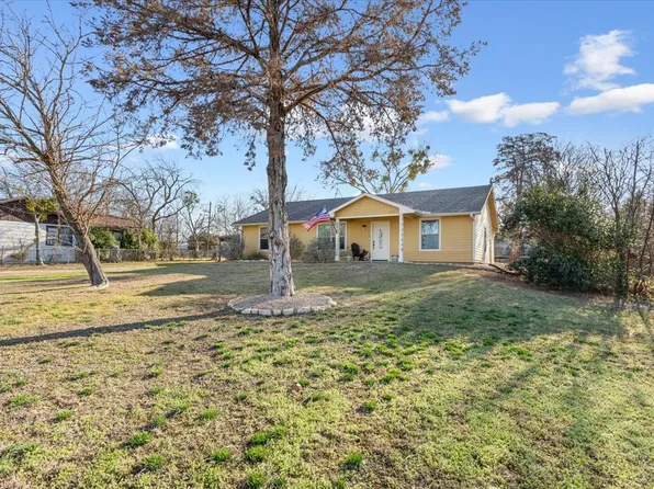 806 N College Ave, West, TX 76691