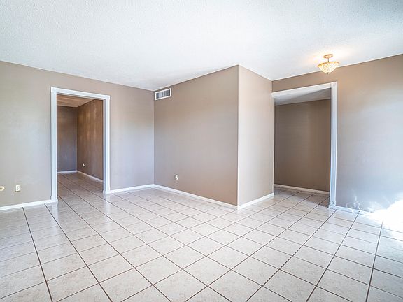 4th image of 309 Monica Ct
