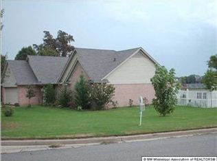 9296 Lakeside Dr, Olive Branch, MS 38654