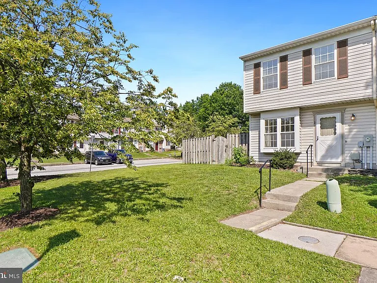 2 Chelmsford Ct — Photo 2