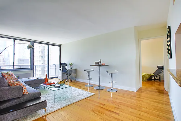 Rented by Stonehenge NYC LLC | media 12