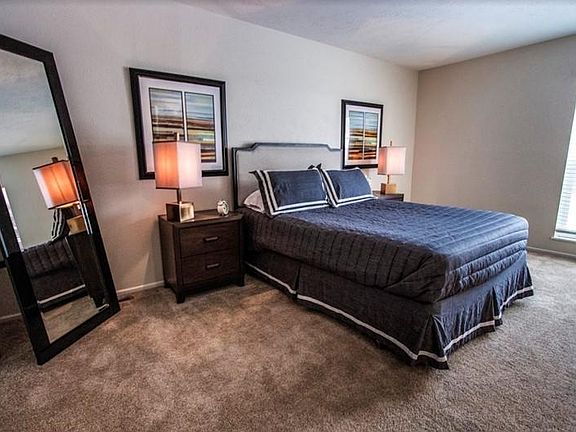 4th image of 1373 Squire Dr APT E