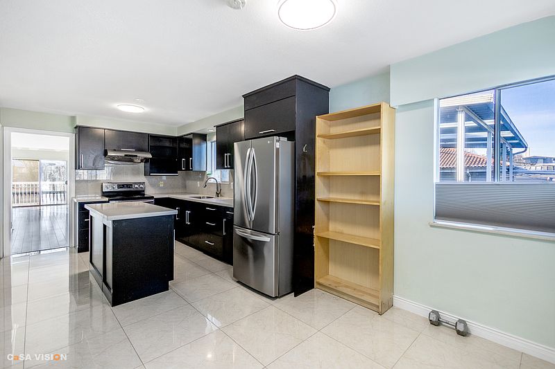 Vancouver House for rent - 3 Bedrooms — photo 12