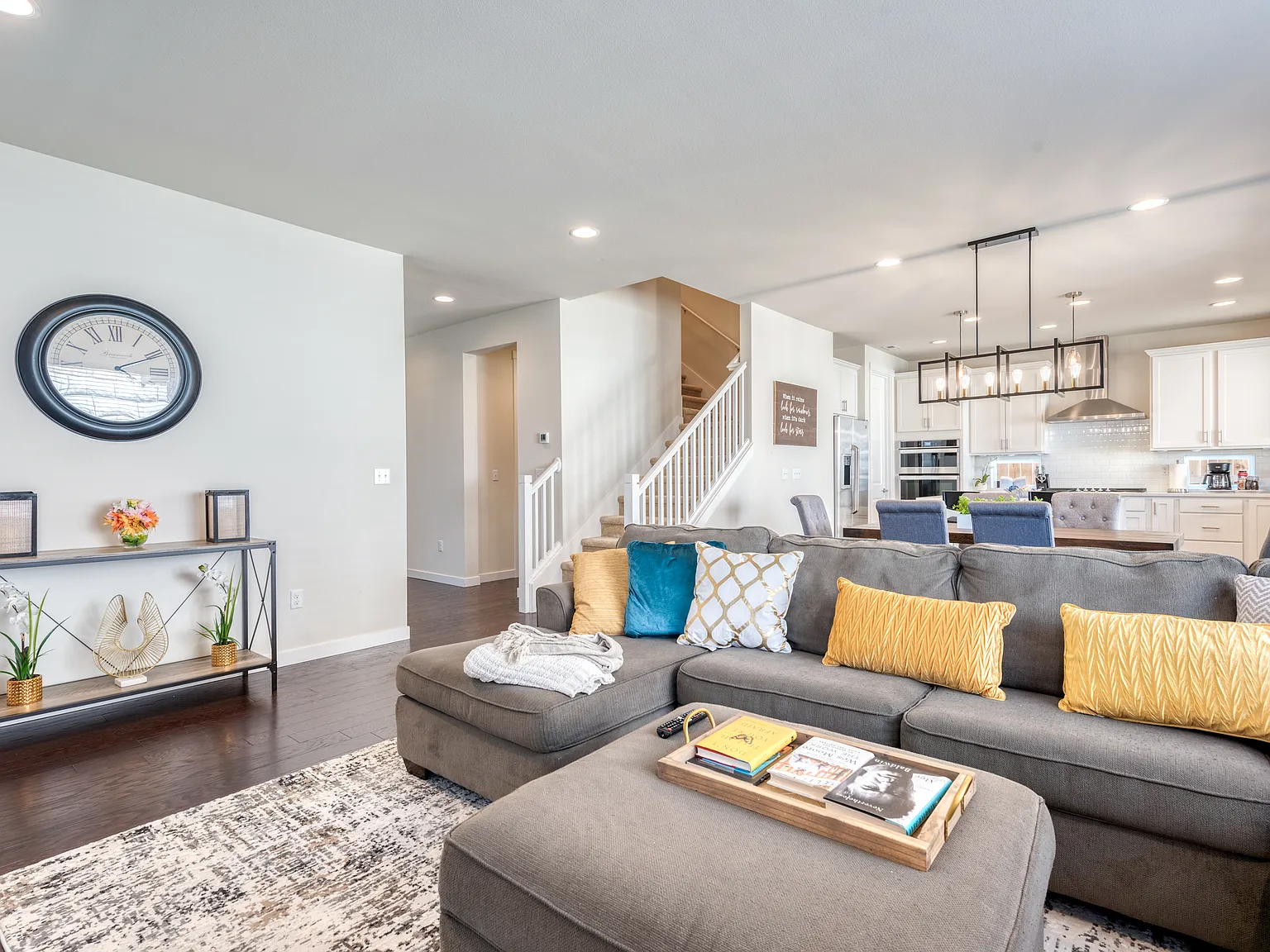 5 bed, 2990 sqft, $6,250 — Photo 3