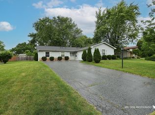 115 Red Bridge Rd, Lake Zurich, IL 60047