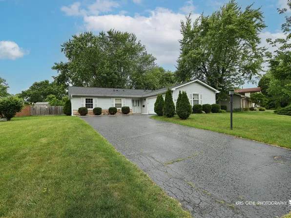 115 Red Bridge Rd, Lake Zurich, IL 60047