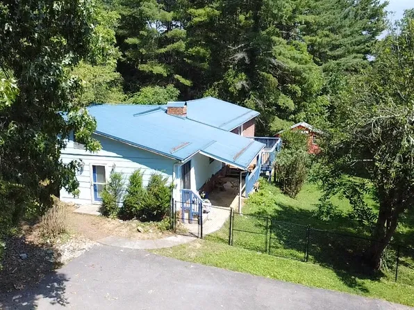 796 Piney Mountain Rd, Narrows, VA 24124