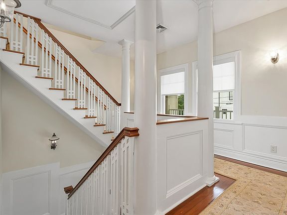 4th image of 410 1st Ave #1