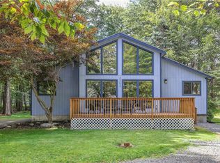 3353 Oberon Rd, Tobyhanna, PA 18466