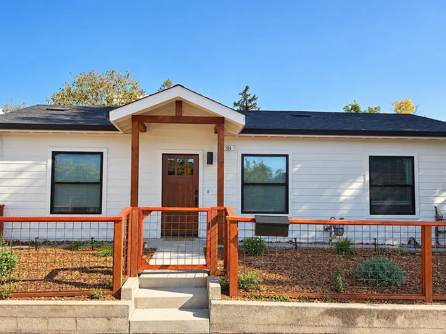 3 bed, 1100 sqft, $5,100 — Photo 1
