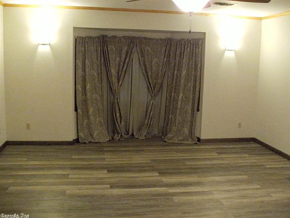 4th image of 6914 Village Dr